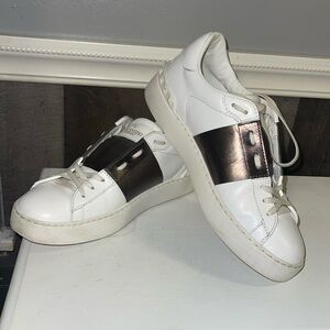 Valentino caravani women’s size 6.5 /37
